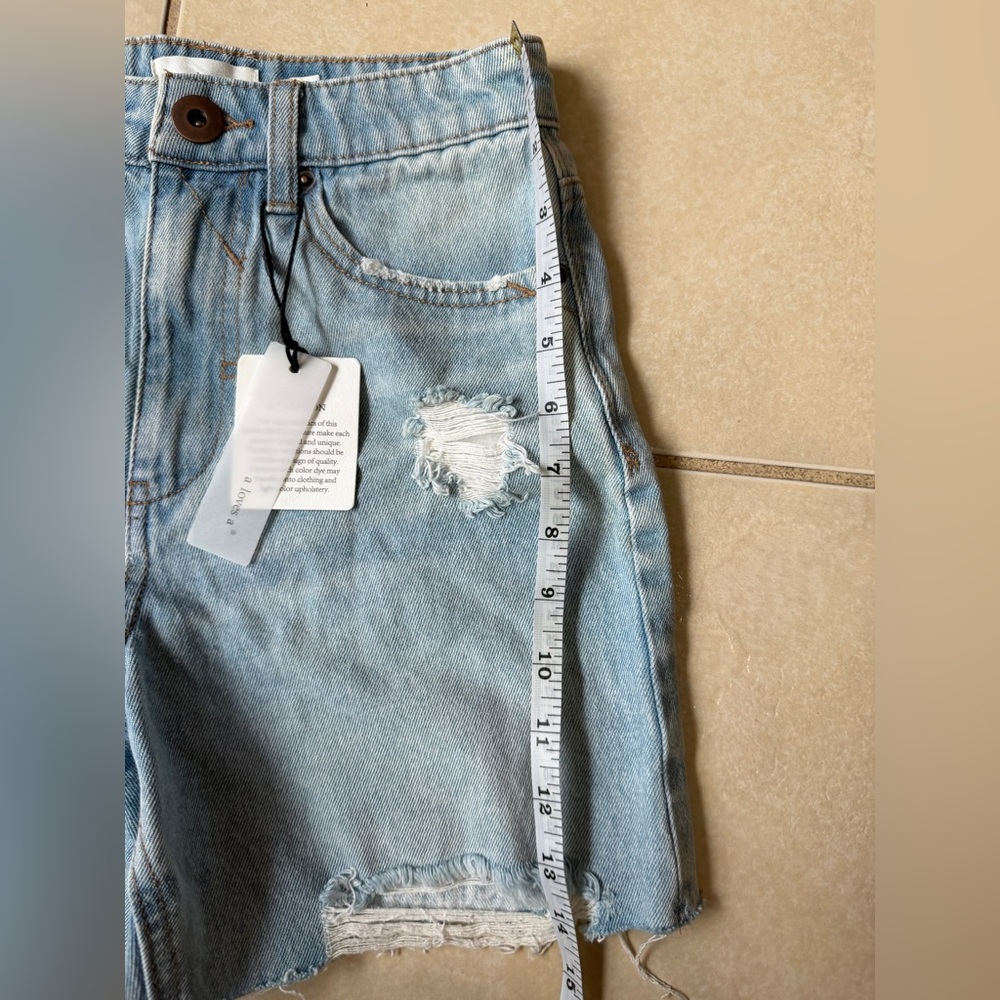 a loves a Women’s 24 Blue Frayed Cut Off Hem Distressed Denim Boyfriend Shorts - Picture 8 of 12